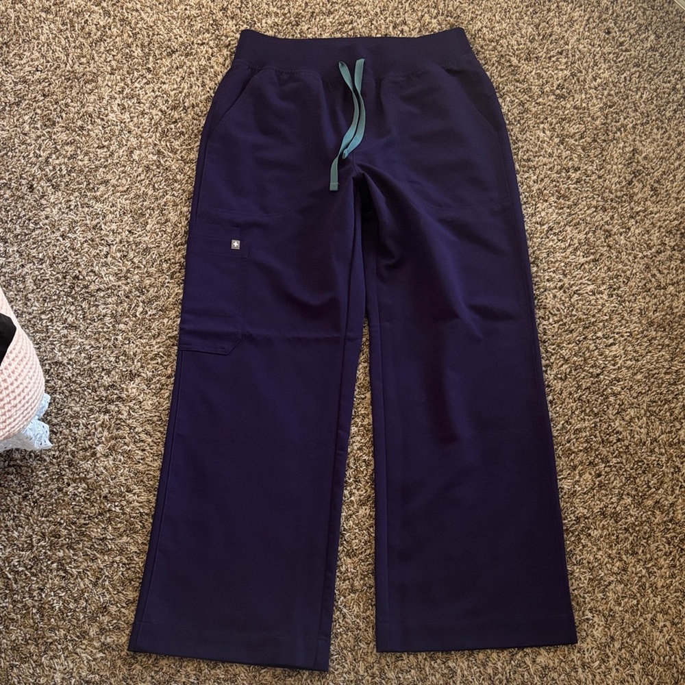 Figs Isabel scrub pants im purple jam size medium petite